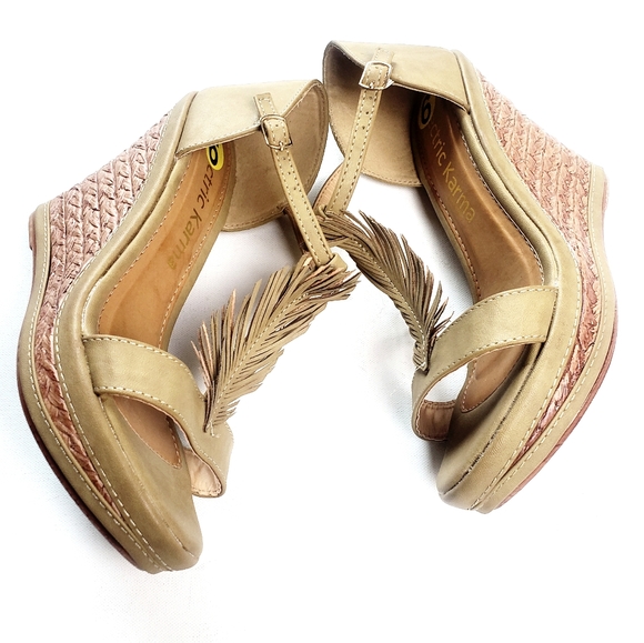 Electric Karma Shoes - 🆕️ ELECTRIC KARMA Feather Accent Wedge Sandals!